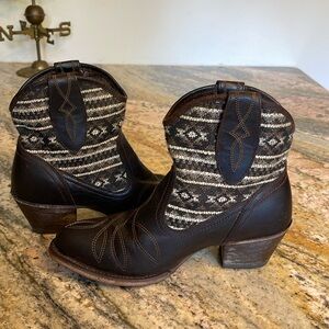 Ariat Ankle Boots Sz 7